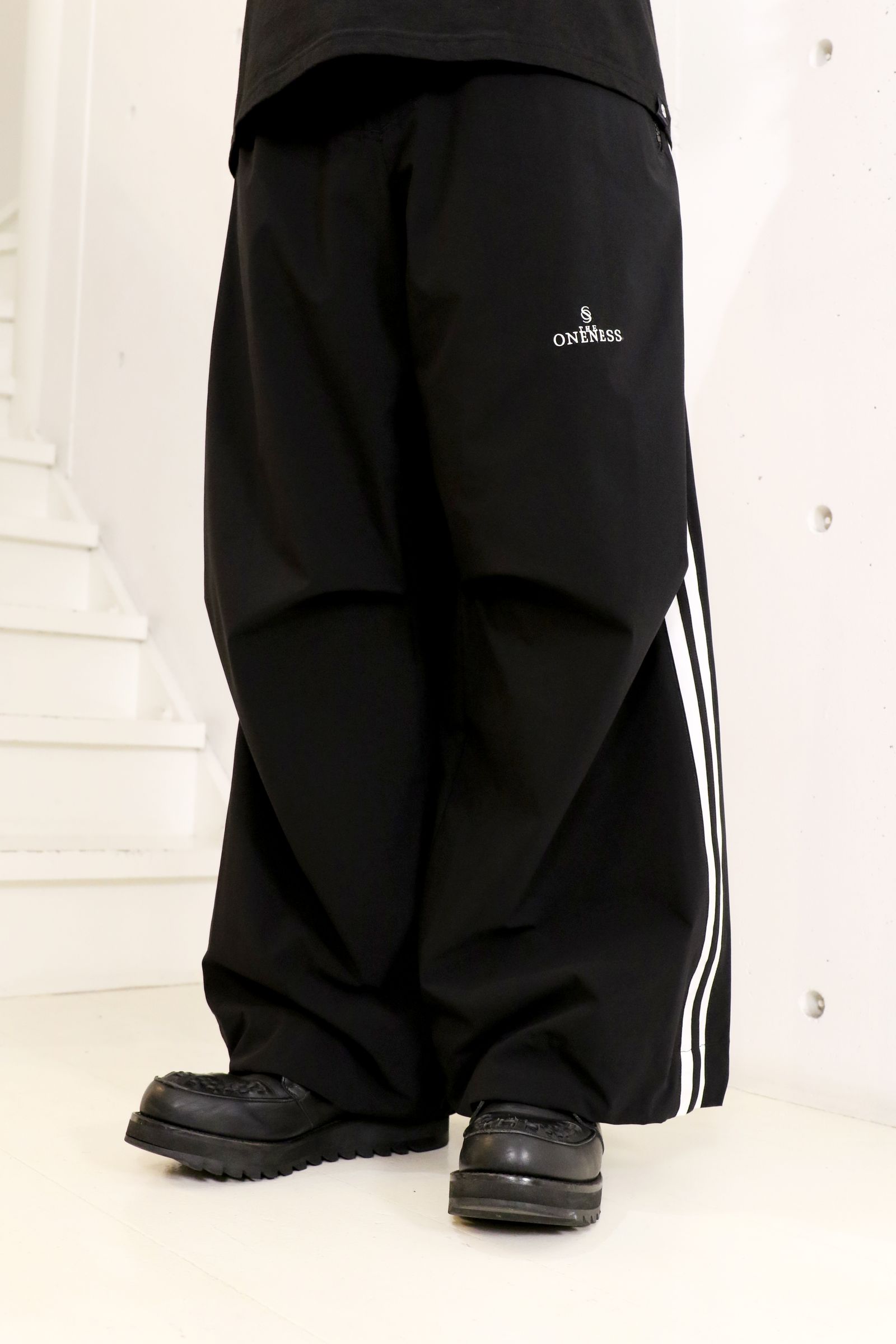 Sustainable Tuffeta Line Loose Pants / ライン ルーズパンツ