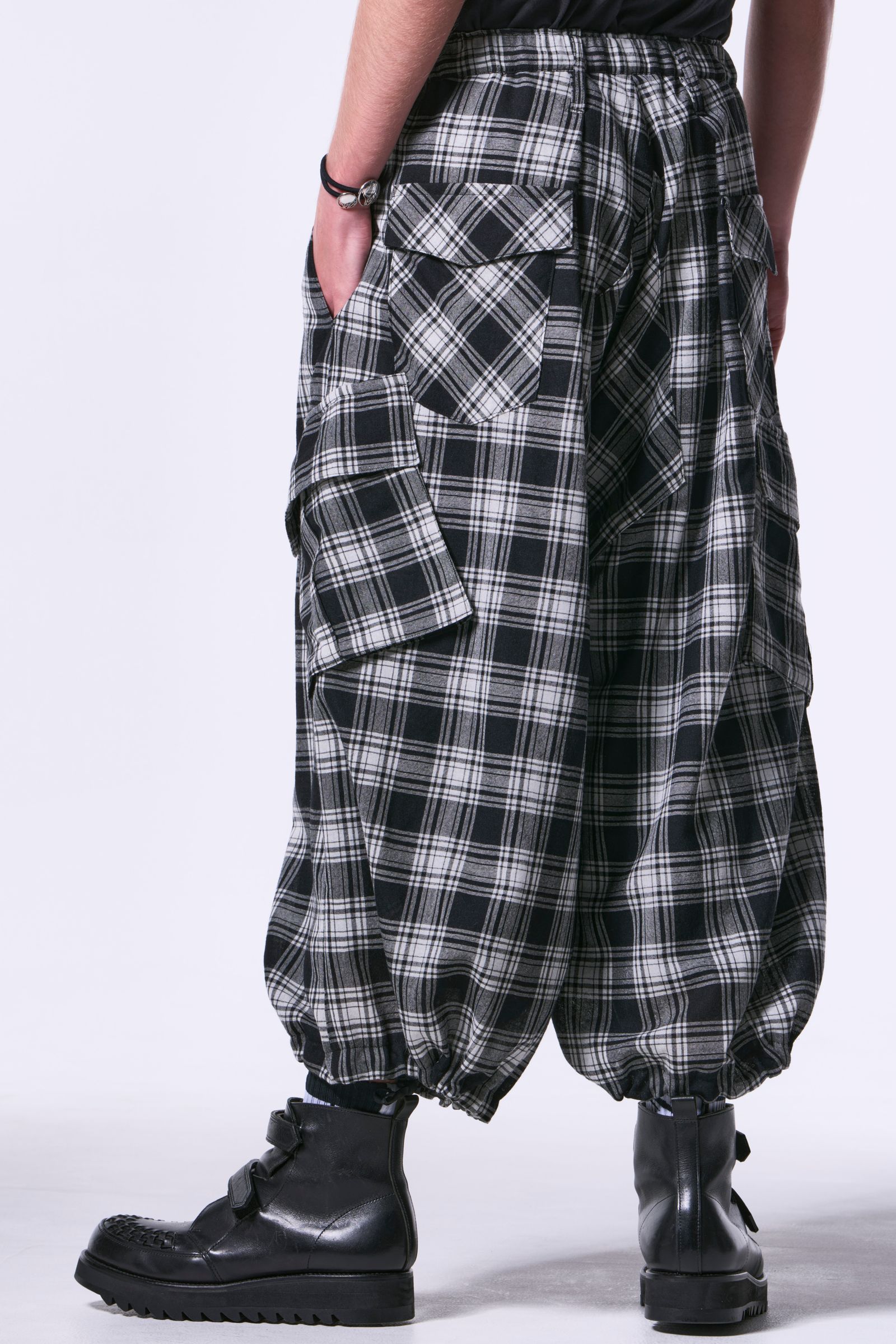 Black & White Check Sharring Wide Tuck Cargo / チェック シャーリングワイドタックカーゴパンツ