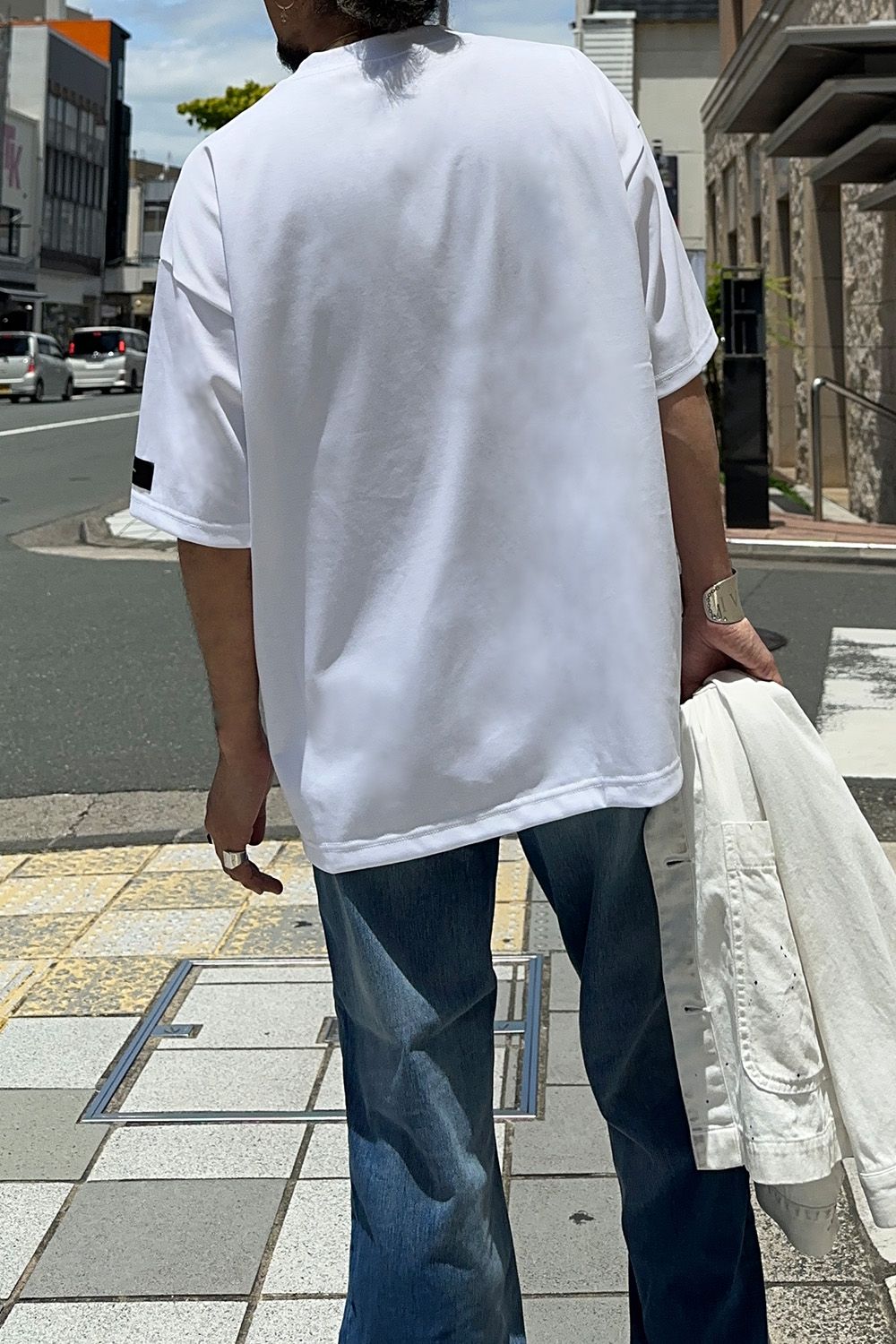 RESOUND CLOTHING、刺繍のRCロゴがワンポイントのTシャツスタイル