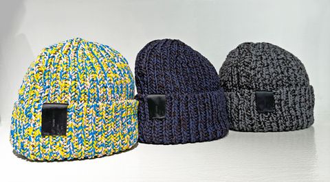 3色の糸使いがスタイルのアクセントに、おすすめニットキャップ＋α