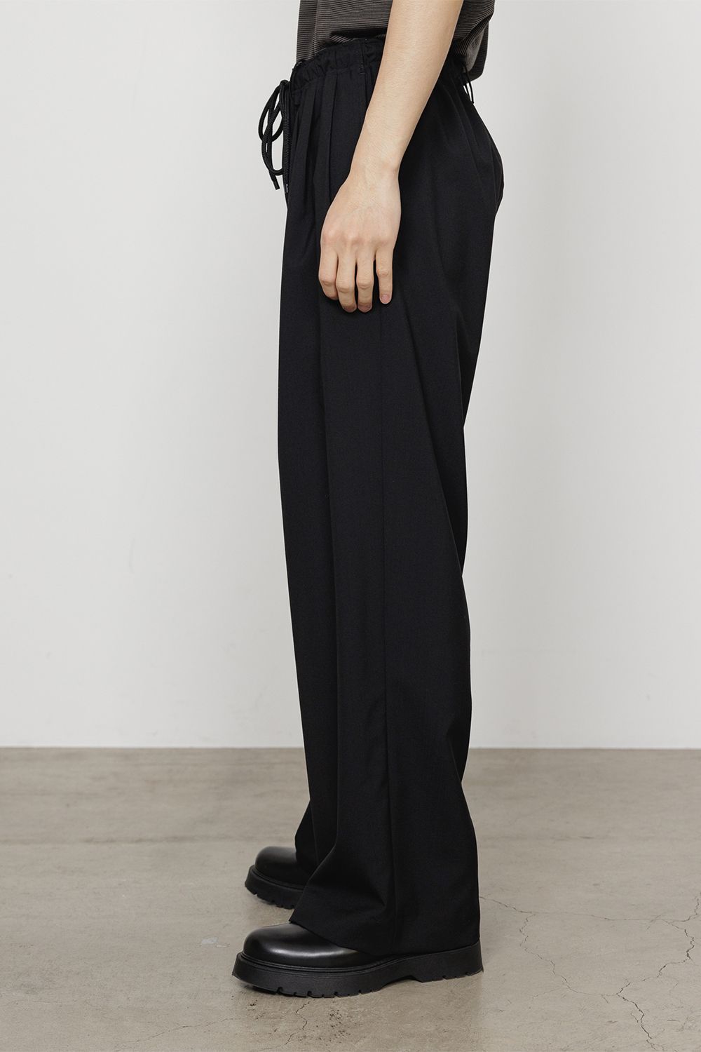 MARKAWARE - ORGANIC WOOL 2/80 TROPICAL TRIPLE PLEATED EASY MARKAWARE - ORGANIC WOOL 2/80 TROPICAL TRIPLE PLEATED EASY