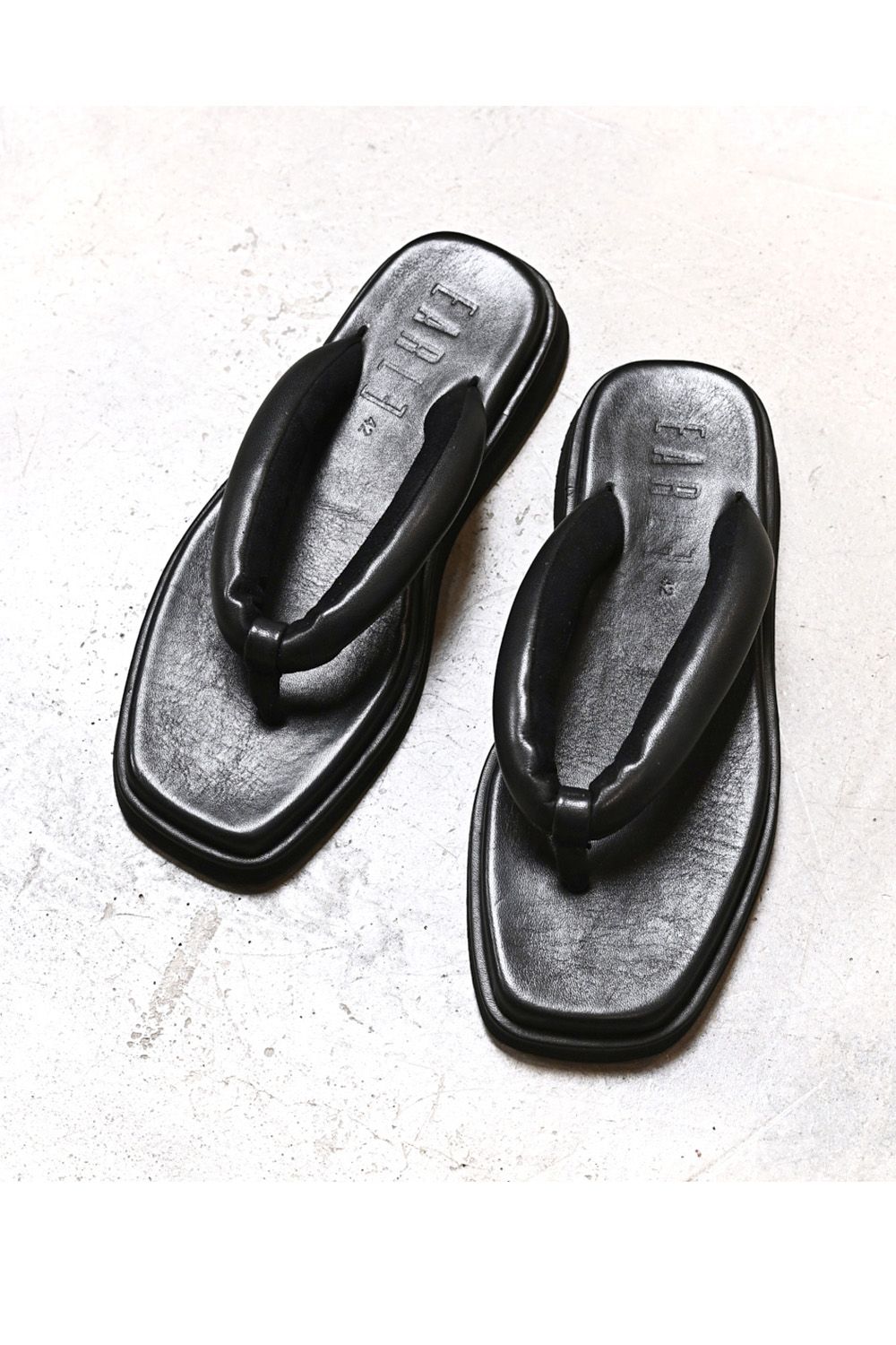 Mixed tong sandals / ミクスド レザー トング サンダル