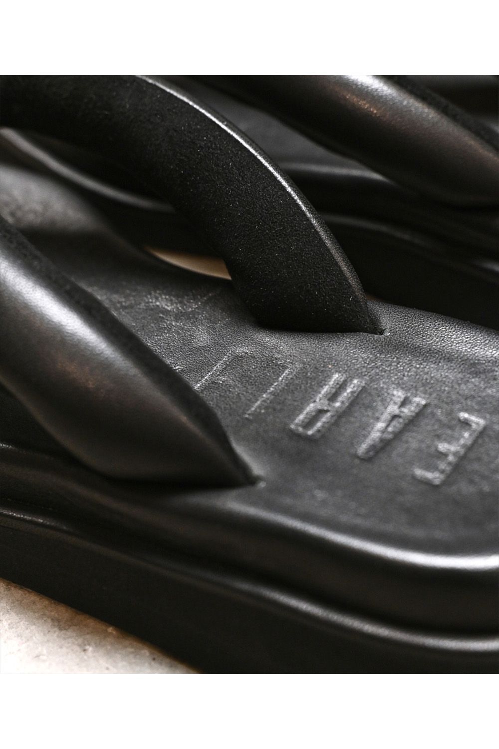 Mixed tong sandals / ミクスド レザー トング サンダル