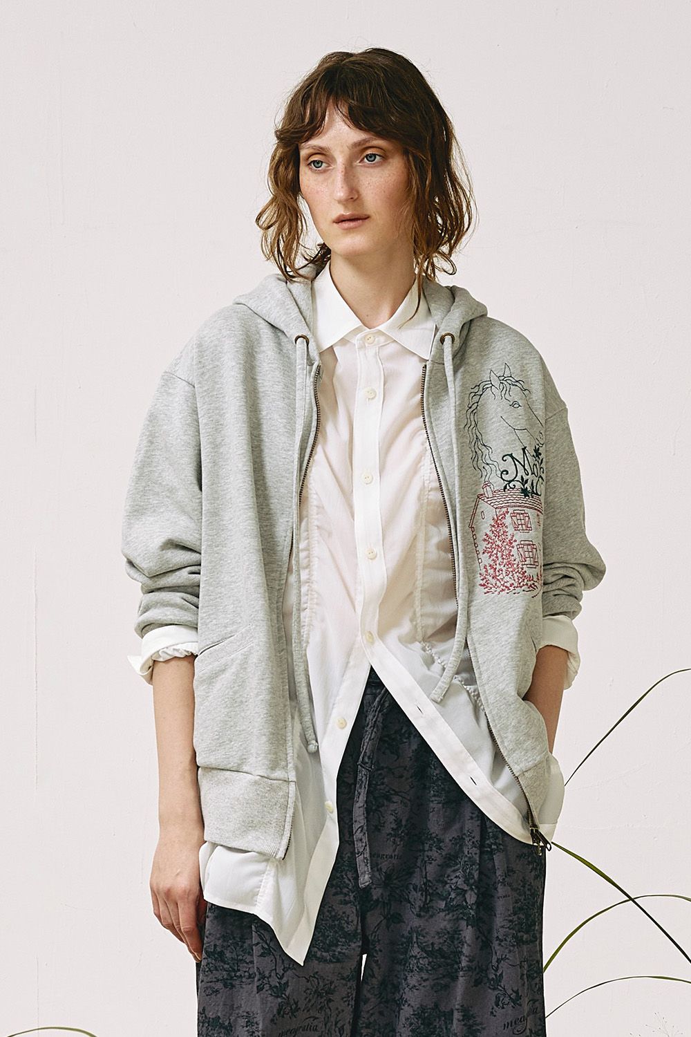 Embroidery zip-up hoodie / エンブロイダリー ジップアップ フーディー
