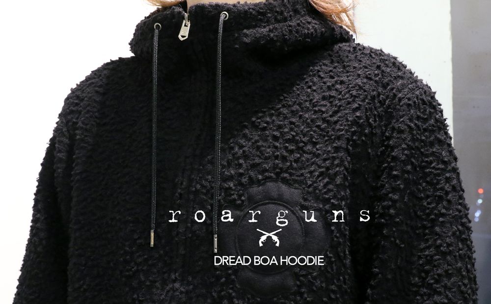 roarguns、新作ジップパーカを着用にてご紹介！冬らしい見た目と保温性のあるアイテム”DREAD BOA HOODIE”