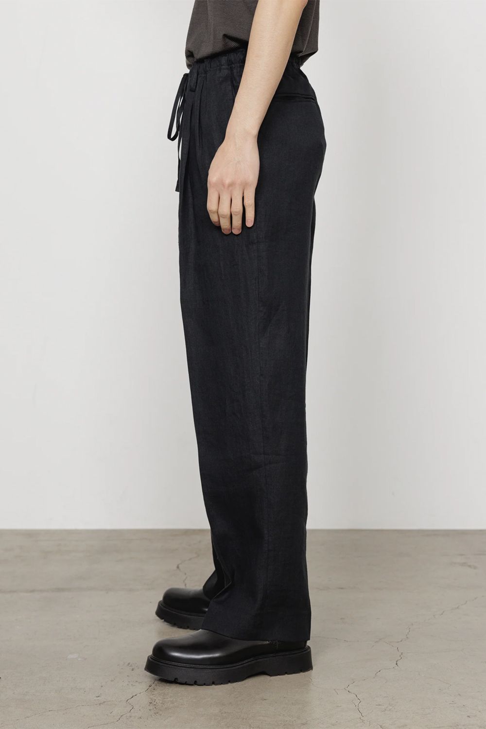 HEMP SHIRTING CLASSIC FIT TWO TUCK EASY TROUSERS / ヘンプシャーティング クラシックフィット2タックイージートラウザーズ