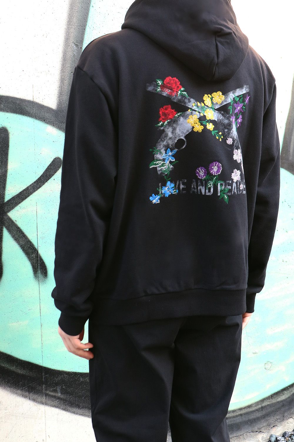 N.HOOLYWOOD REBEL FABRIC BY UNDERCOVER / CPO SHIRTを着用した