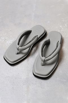 Mixed tong sandals / ミクスド レザー トング サンダル