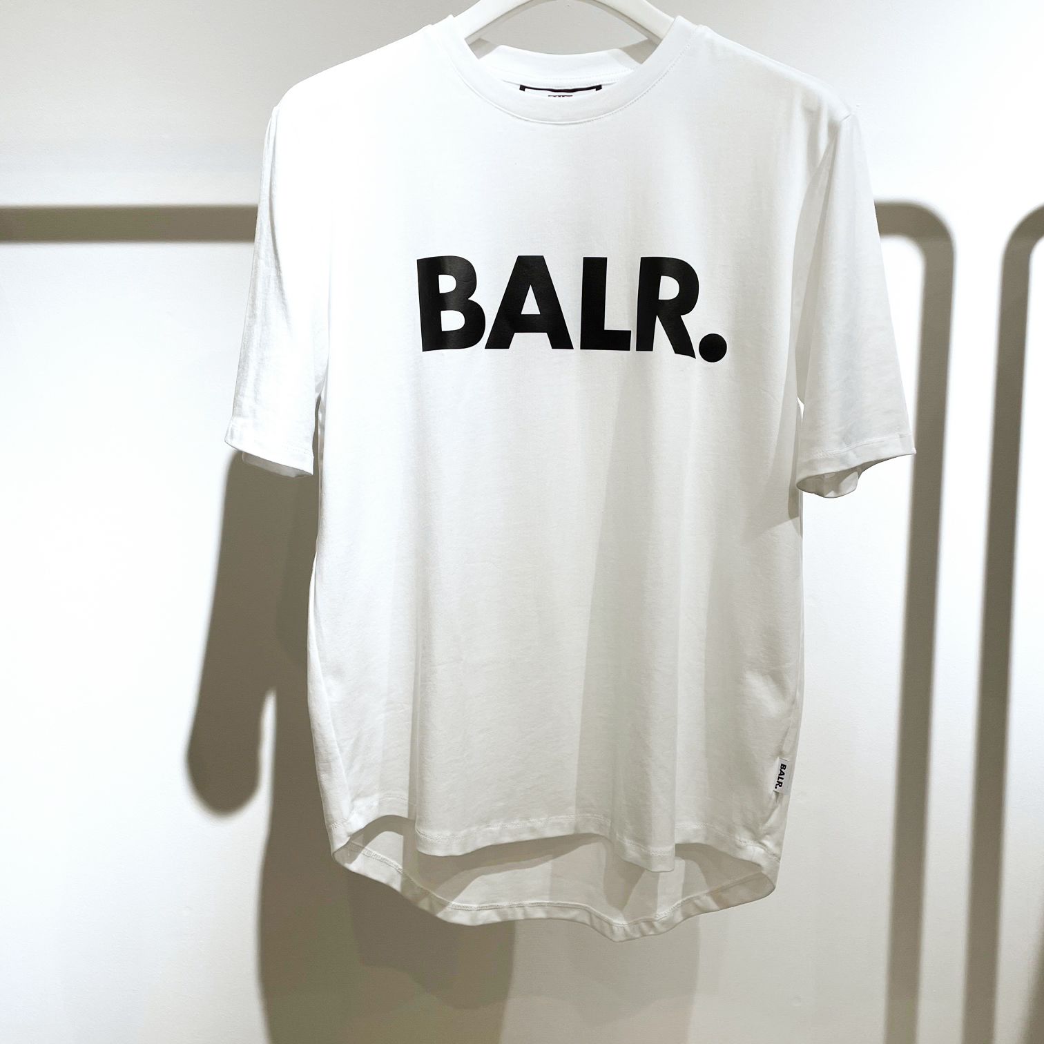 夏におすすめのTシャツ、BALR.のシンプルに素材感、着心地に拘った