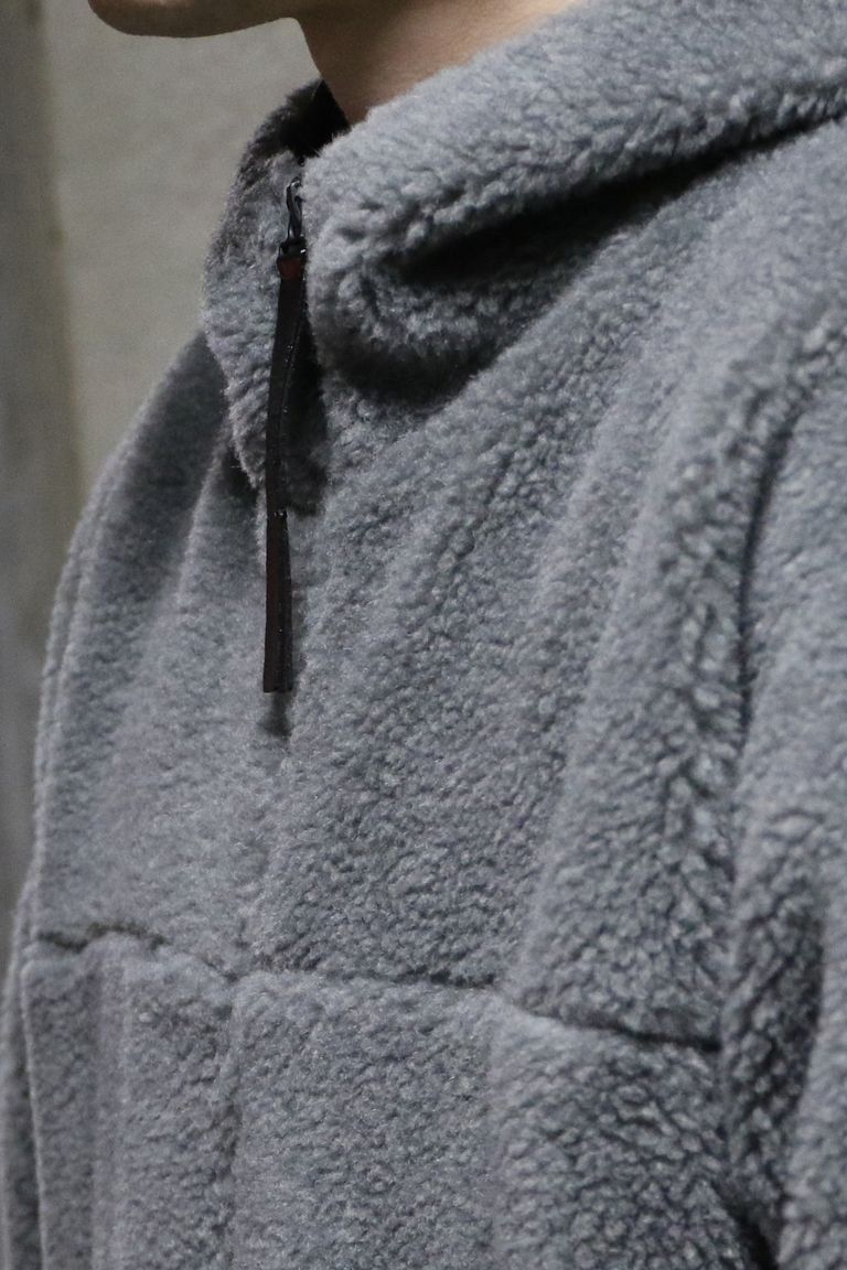 しっかり厚みがあり防寒性の高いボアを使用したブルゾンN.HOOLYWOOD COMPILE HOODED BLOUSONをコーディネート
