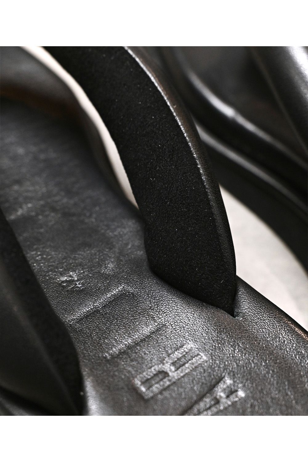 Mixed tong sandals / ミクスド レザー トング サンダル