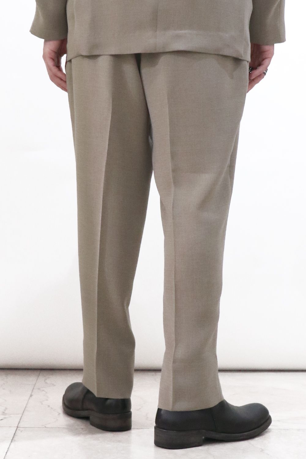MELANGE TWILL SHIRRING TROUSERS / メランジ ツイル シャーリング トラウザーズ