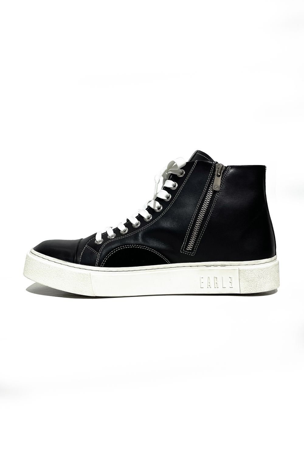 Classic lace-up sneakers / クラシックレースアップスニーカー