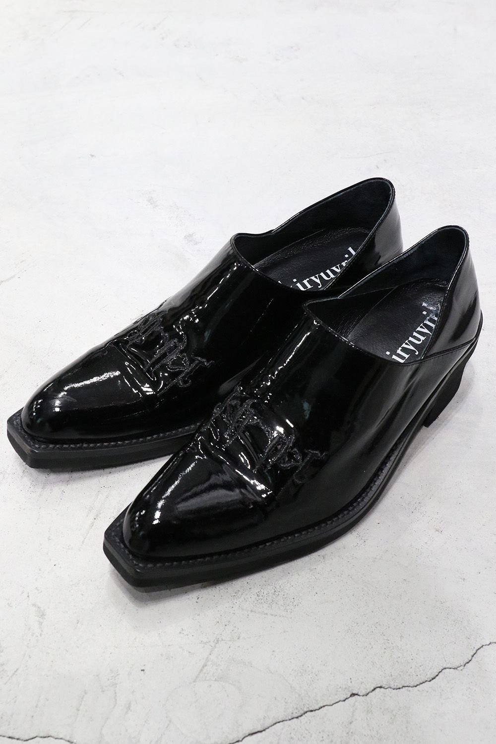Enamel Embroidery Mules / エナメル エンブロイダリー ミュール