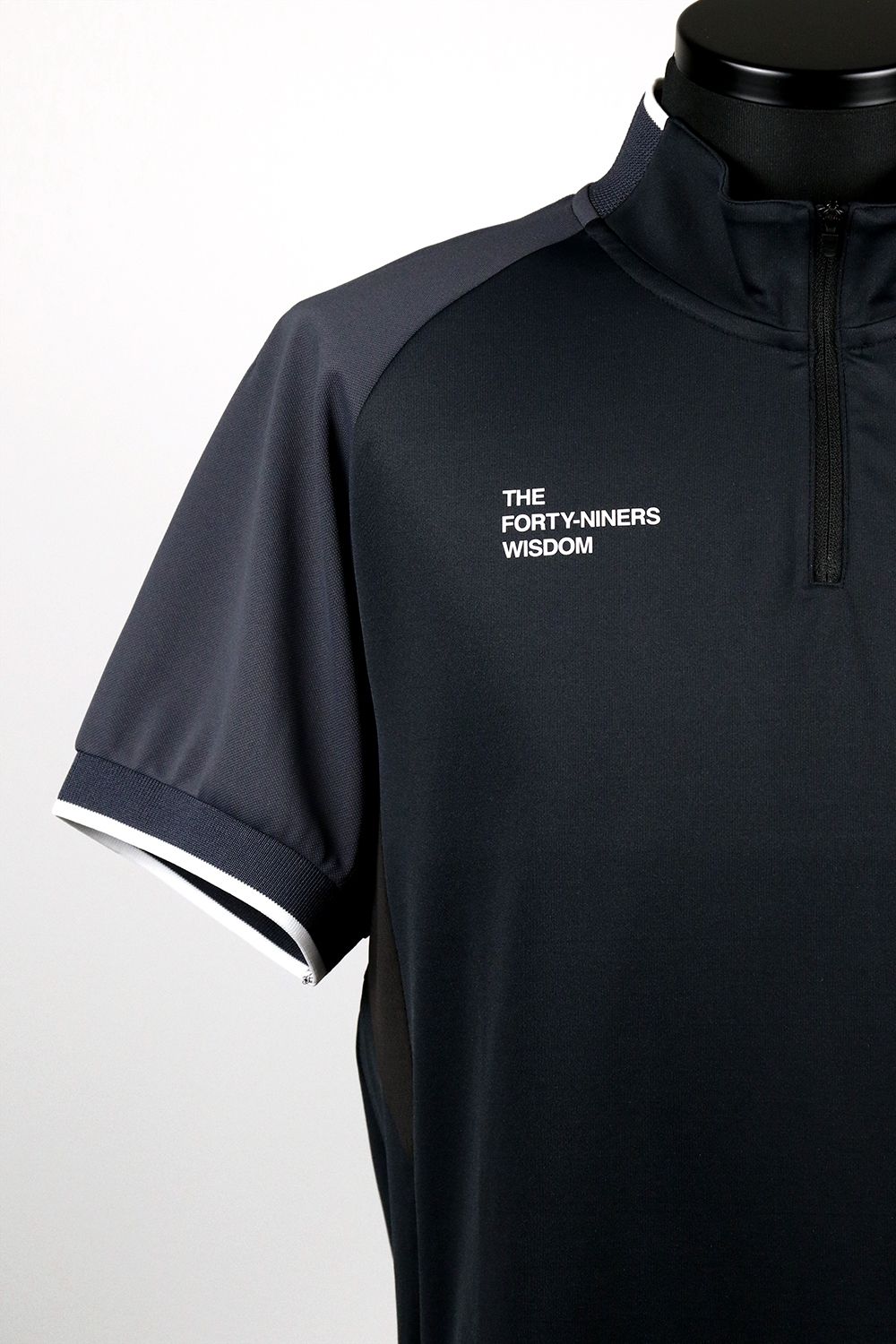 HALF ZIP COLLAR LESS / ハーフジップ カラーレス