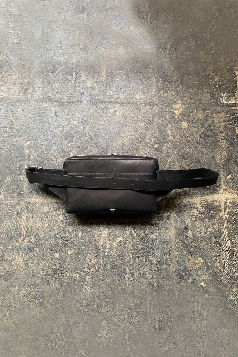 BODY BAG BLACK × S/SILIVER METAL - Oil Leather