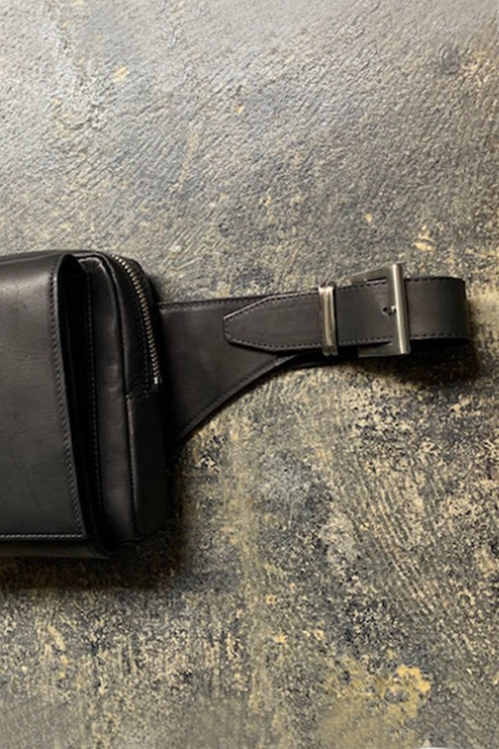 BODY BAG BLACK × S/SILIVER METAL - Oil Leather