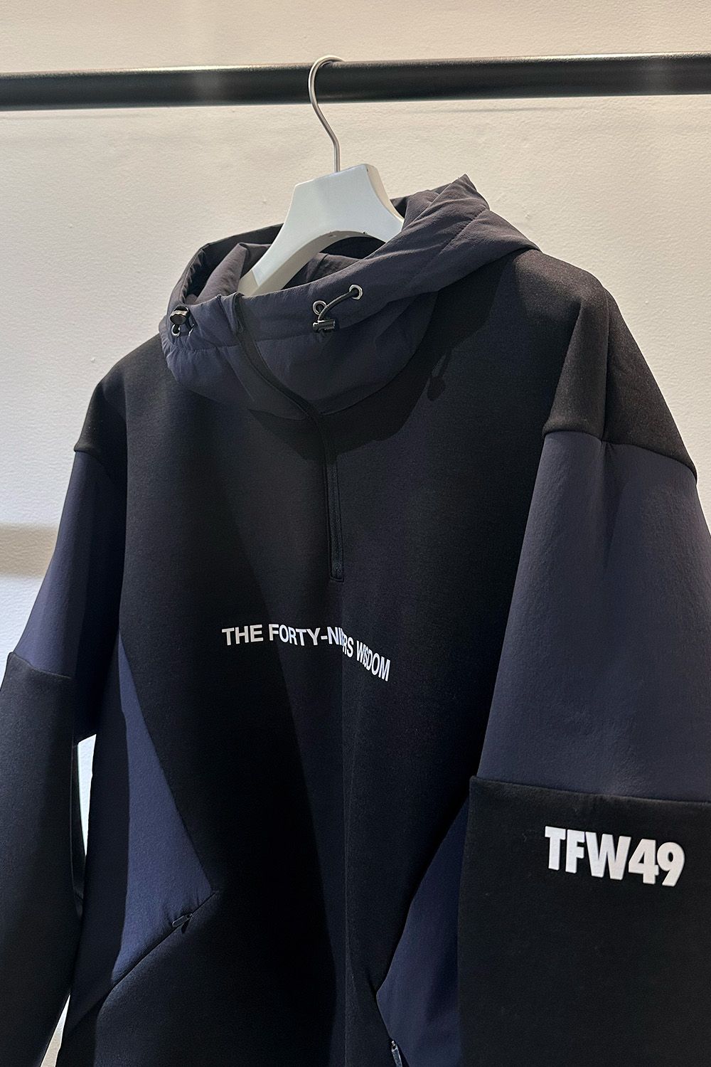 TFW49 - CARDBOARD MATERIAL HALF ZIP HOODIE / カードボード