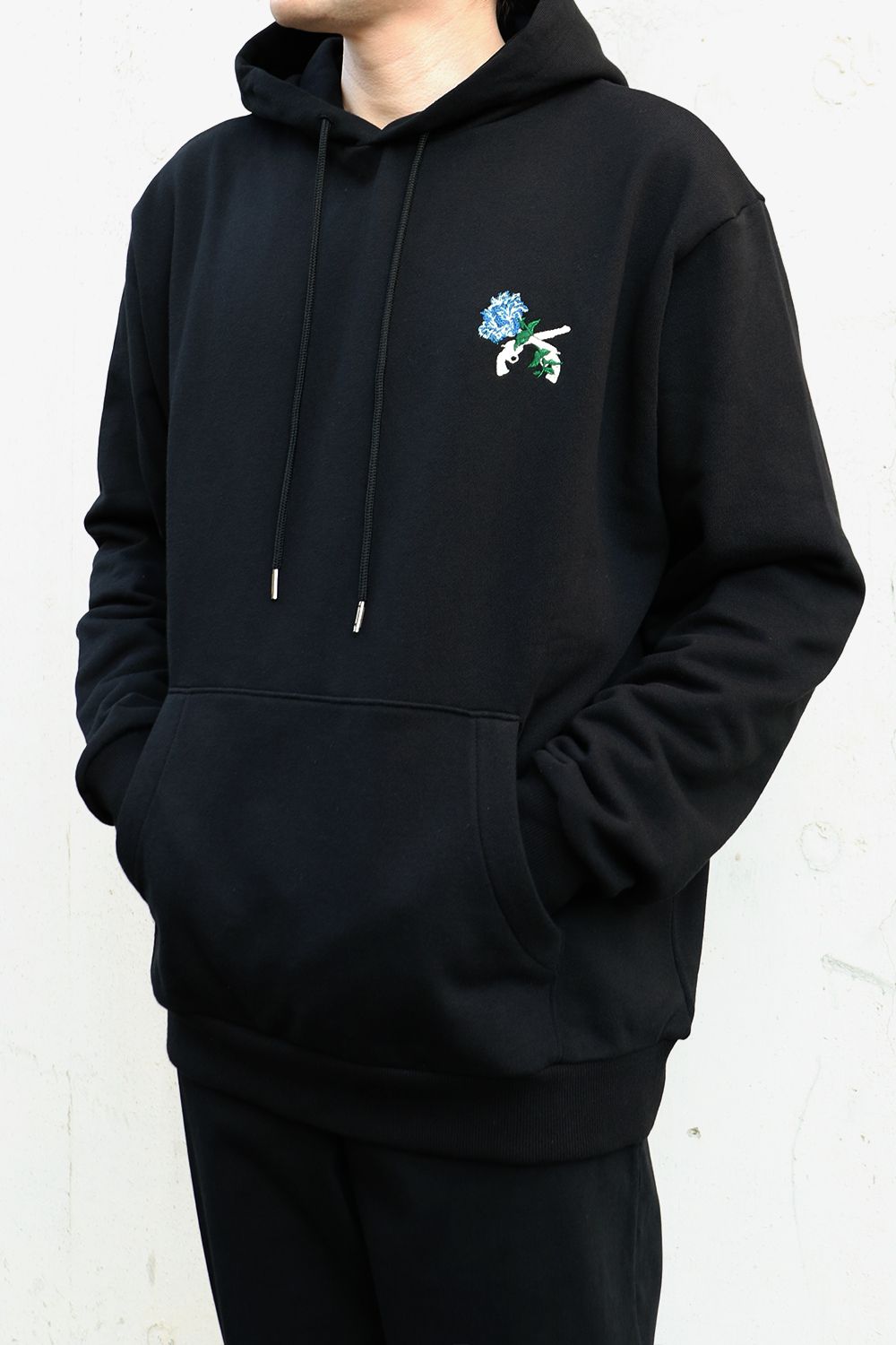 FLOWER CROSSGUN HOODIE / フラワー クロスガン フーディー