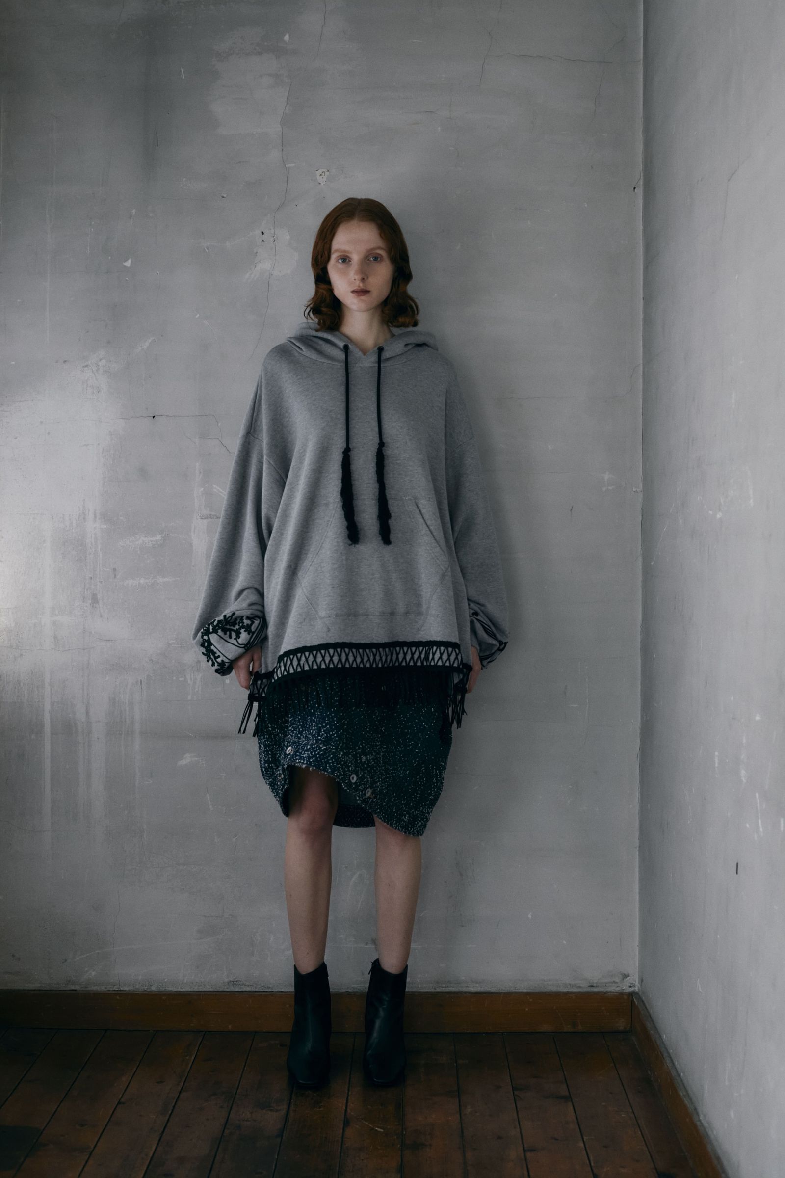 Embroidery wide hoodie / エンブロイダリー ワイド フーディー