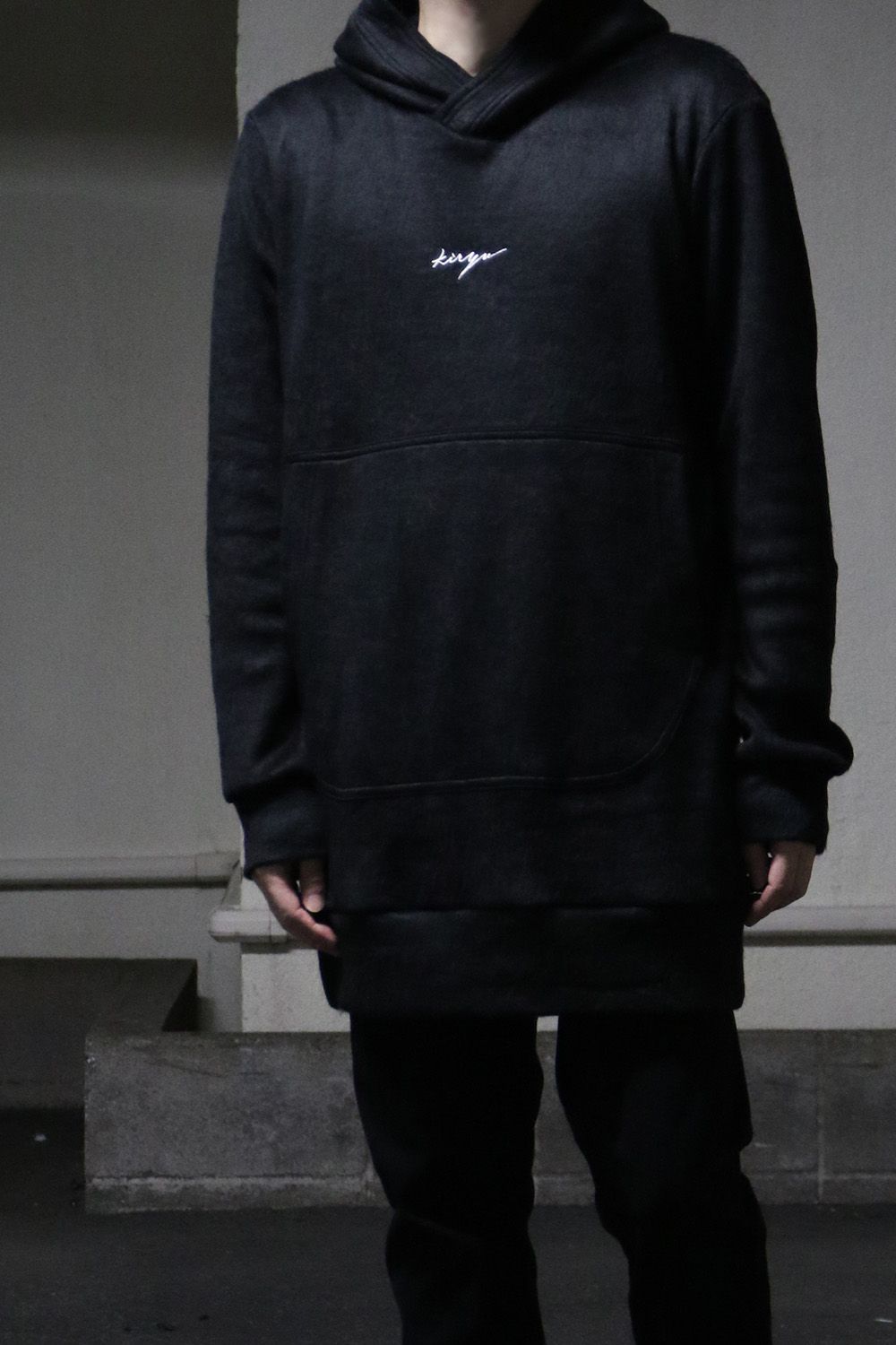 男女ともに人気のあるkiryuyrikのShaggy Jersey Loose Hoodieを着用したコーディネート紹介