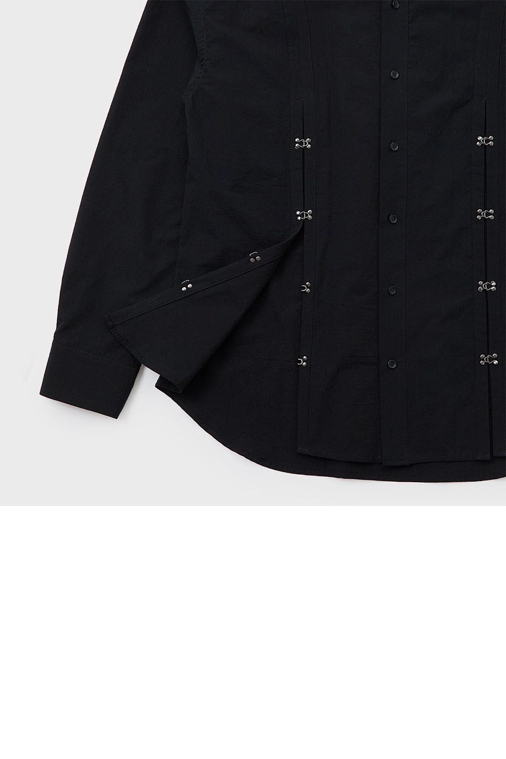 Tonbi hooks detail shirt / トンビフック ディテール シャツ