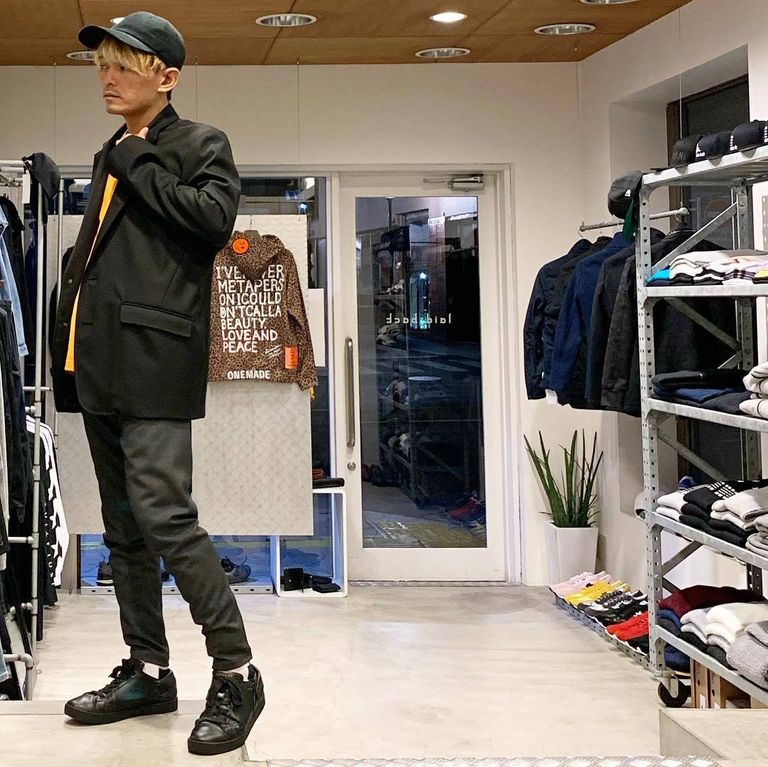 スラックスのような雰囲気で、穿き心地はストレスフリーな毎年おすすめのパンツがさらに良く！！