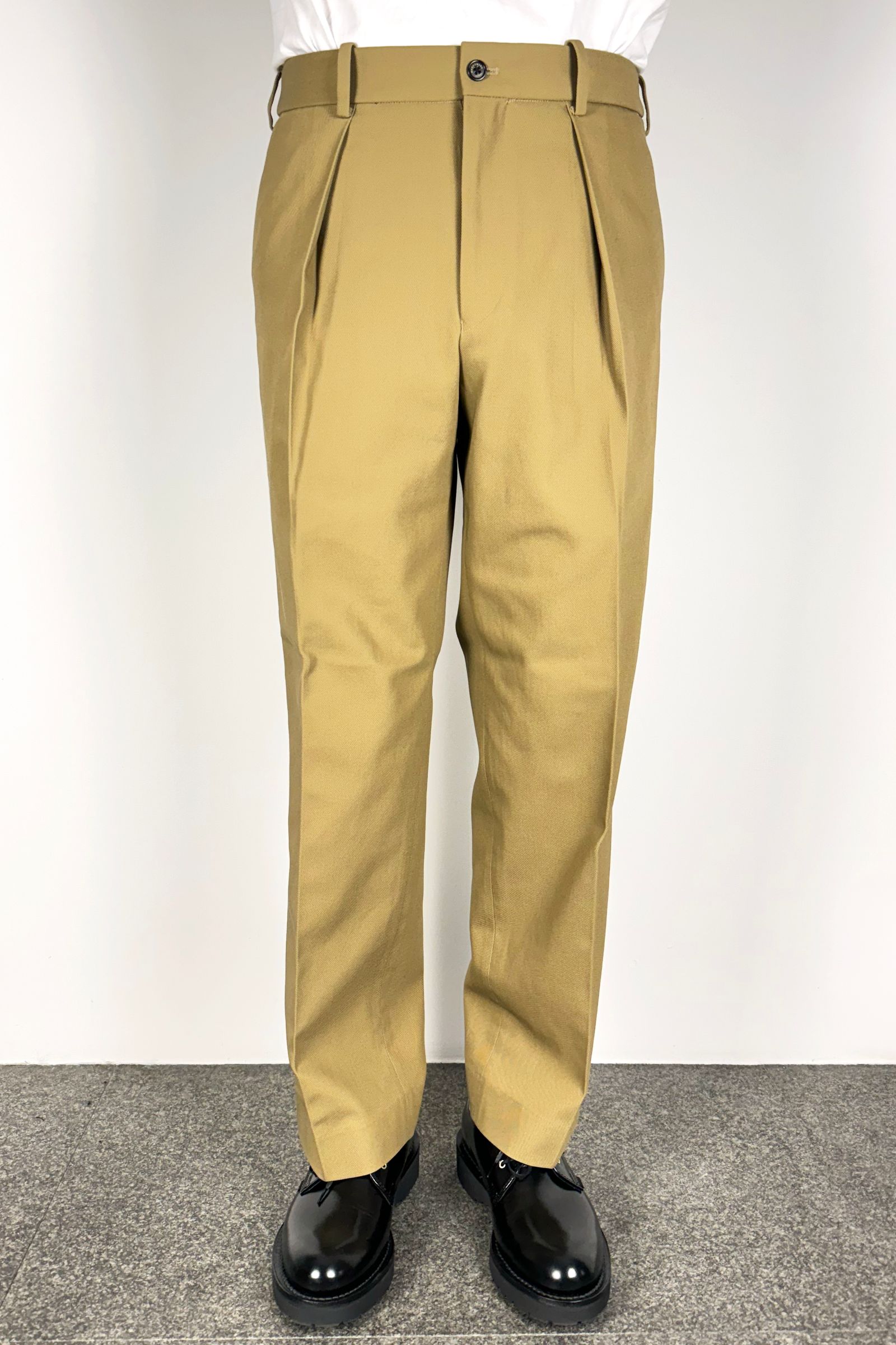 MARKAWARE - ORGANIC COTTON SURVIVAL CLOTH ONE TUCK TAPERED TROUSERS /  オーガニックコットン サバイバルクロス ワンタック テーパード トラウザーズ | laid-back