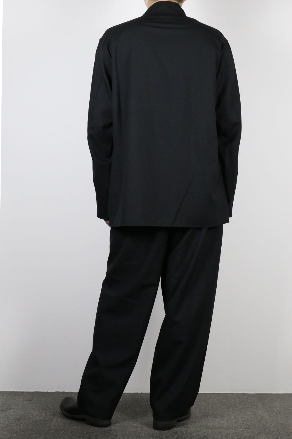 TUMBLED WOOL TROPICAL LAPELLESS JACKET / タンブル ウール トロピカル ラペルレス ジャケット