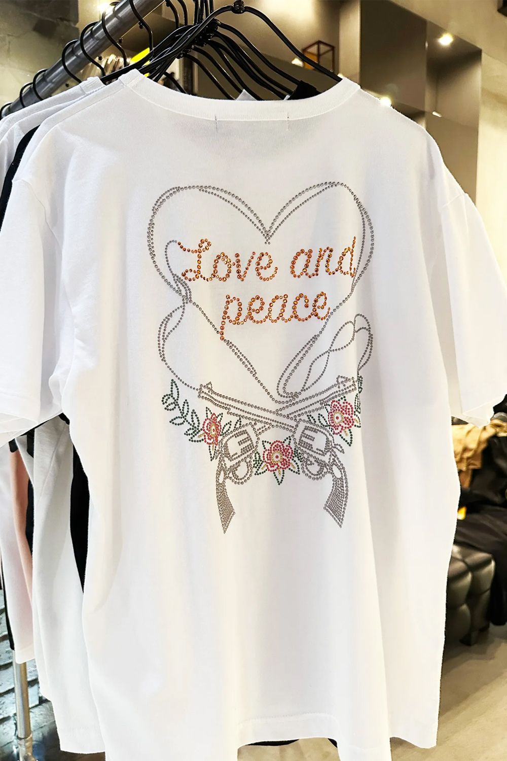 〈レディース〉HEART CROSSGUN T / ハート クロスガン Tシャツ