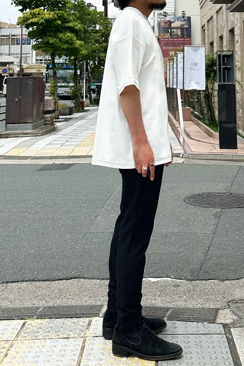 RESOUND CLOTHING、メッシュとナイロンのスラックスイージーパンツを使用したスタイル