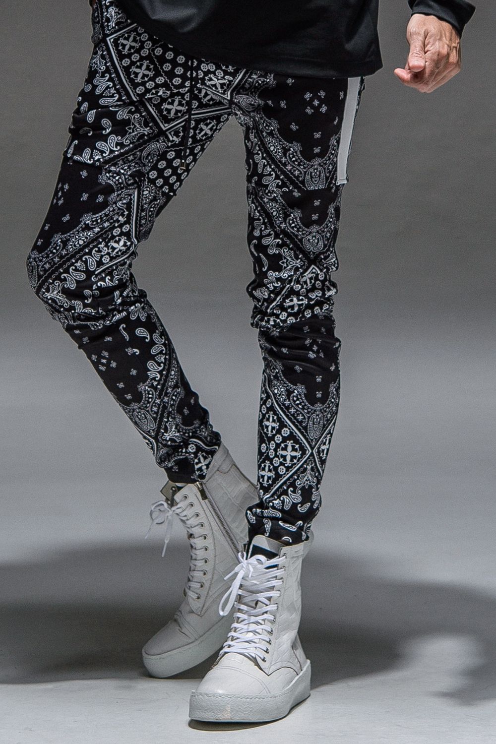 RESOUND CLOTHING、SLASH LINE PT(BANDANA WHITE&BLACK) | laid-back