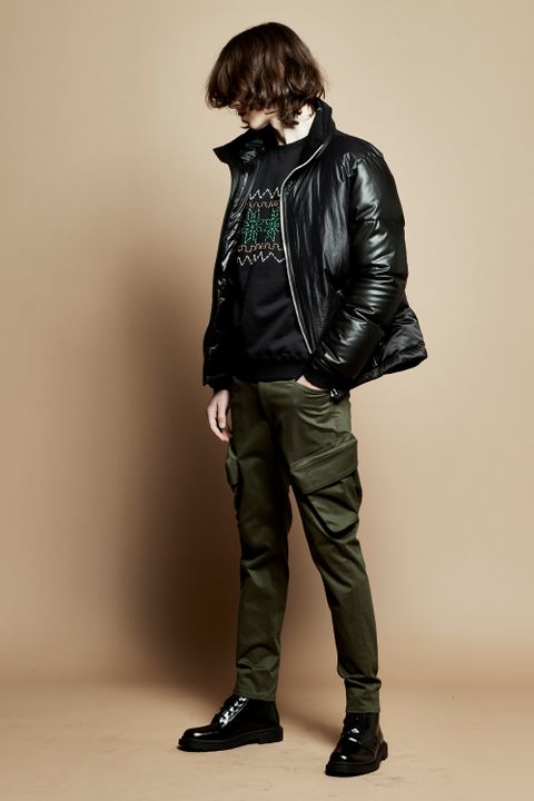 roarguns新作カーゴパンツ”C/V/L ST CARGO PANTS”スタイル