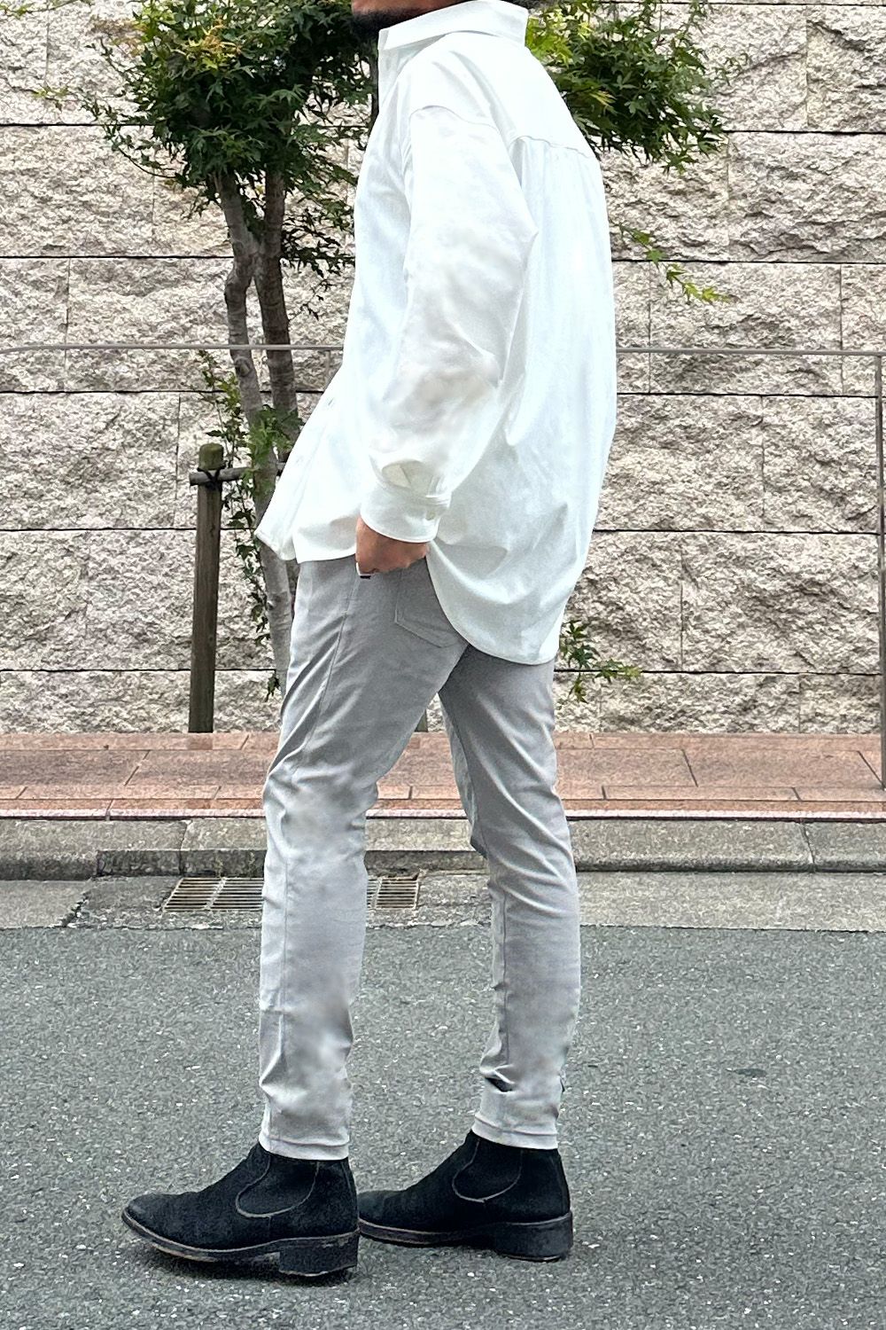 RESOUND CLOTHING、メッシュとナイロンのスラックスイージーパンツを使用したスタイル
