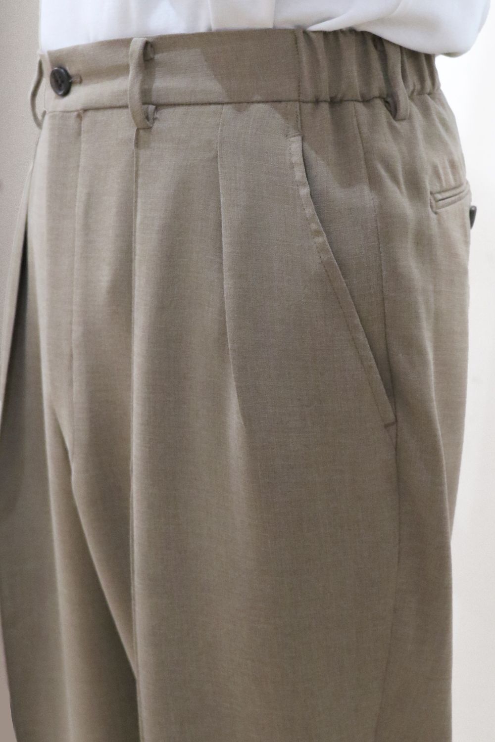 MELANGE TWILL SHIRRING TROUSERS / メランジ ツイル シャーリング トラウザーズ