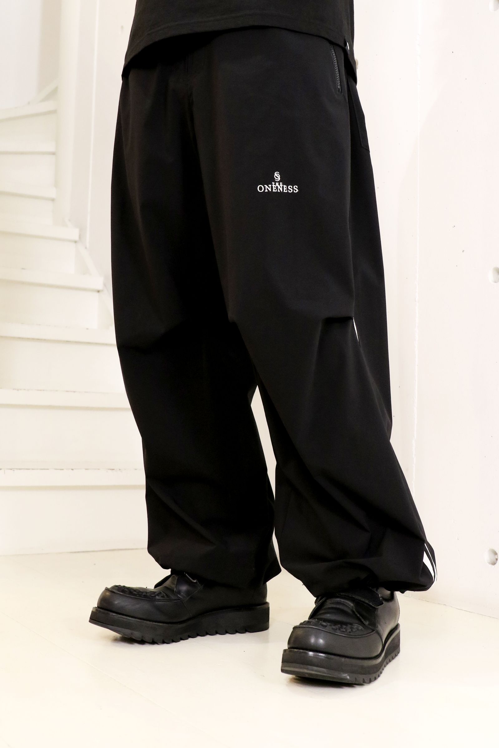 Sustainable Tuffeta Line Loose Pants / ライン ルーズパンツ