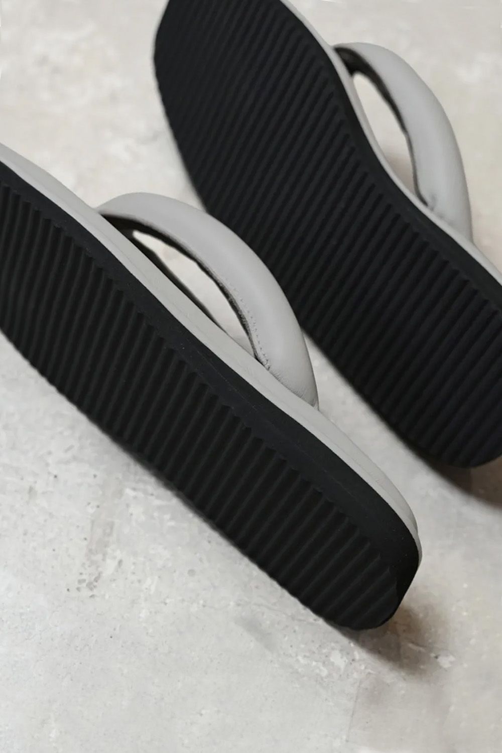 Mixed tong sandals / ミクスド レザー トング サンダル