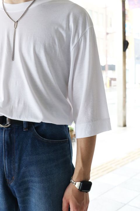 夏におすすめのN.HOOLYWOODの再構築ハーフスリーブシャツ＆デニムの爽やかブルースタイル