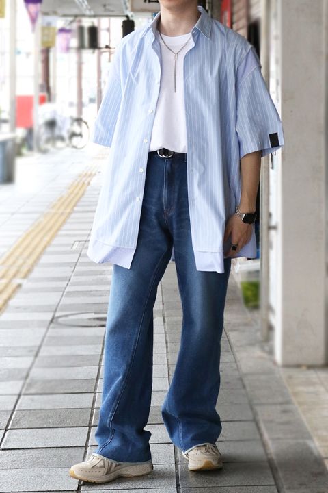 夏におすすめのN.HOOLYWOODの再構築ハーフスリーブシャツ＆デニムの爽やかブルースタイル