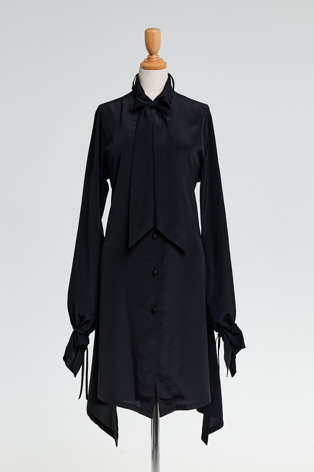 Wing Collar Flare Ribbon Shirt
