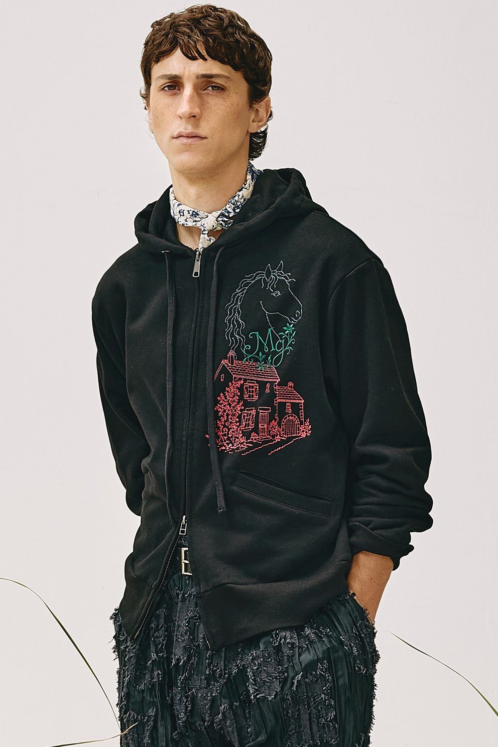 Embroidery zip-up hoodie / エンブロイダリー ジップアップ フーディー