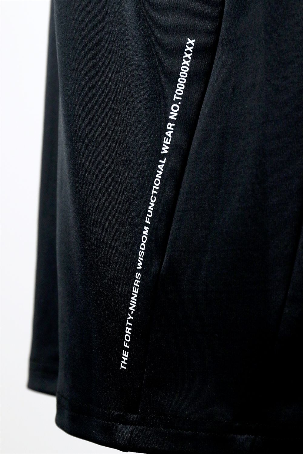 HALF ZIP COLLAR LESS / ハーフジップ カラーレス
