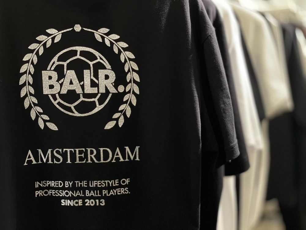 夏におすすめのTシャツ、BALR.のシンプルに素材感、着心地に拘ったアイテム