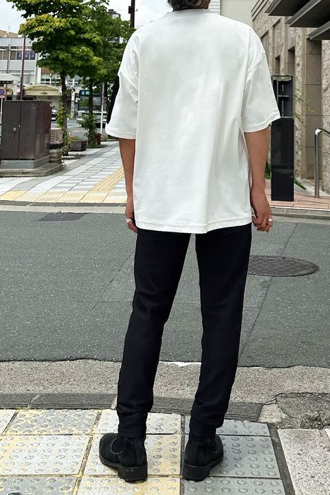 RESOUND CLOTHING、メッシュとナイロンのスラックスイージーパンツを使用したスタイル