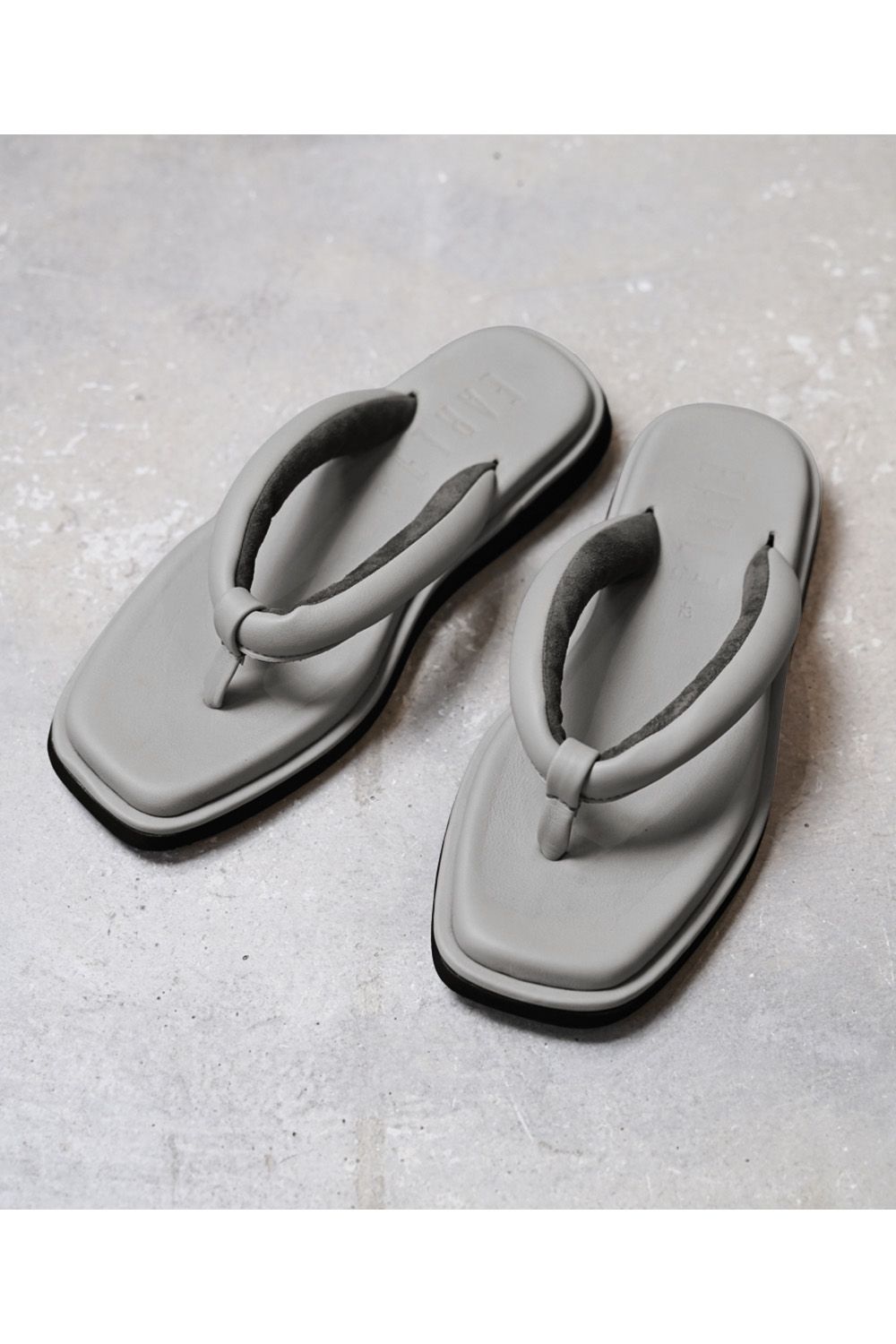 Mixed tong sandals / ミクスド レザー トング サンダル