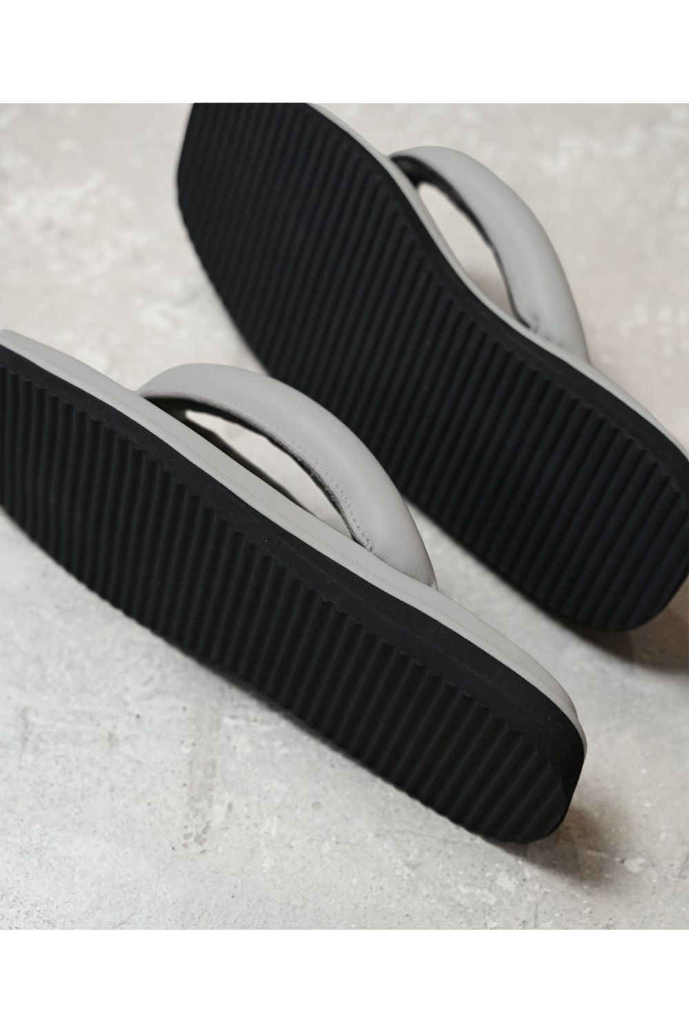 Mixed tong sandals / ミクスド レザー トング サンダル