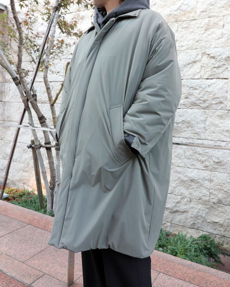 柔らかでふんわりと軽く、抜群にあたたかい、様々なスタイルに対応することができる万能コート