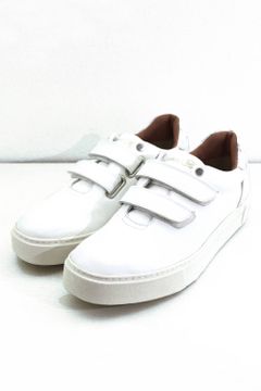 Hole cut velcro sneakers