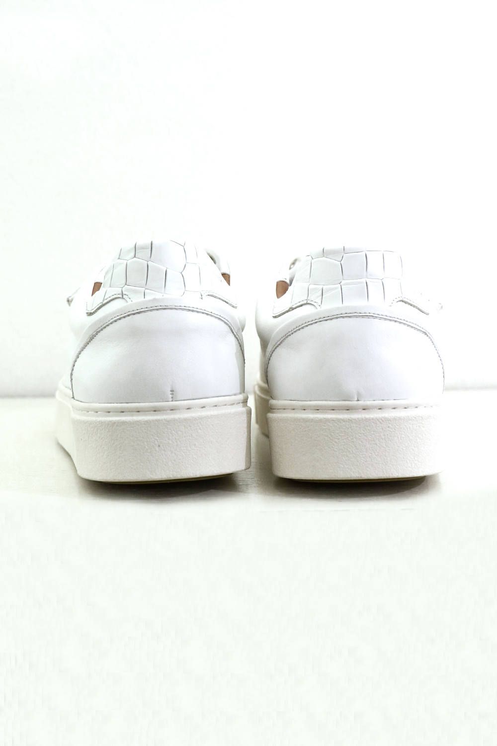 Hole cut velcro sneakers