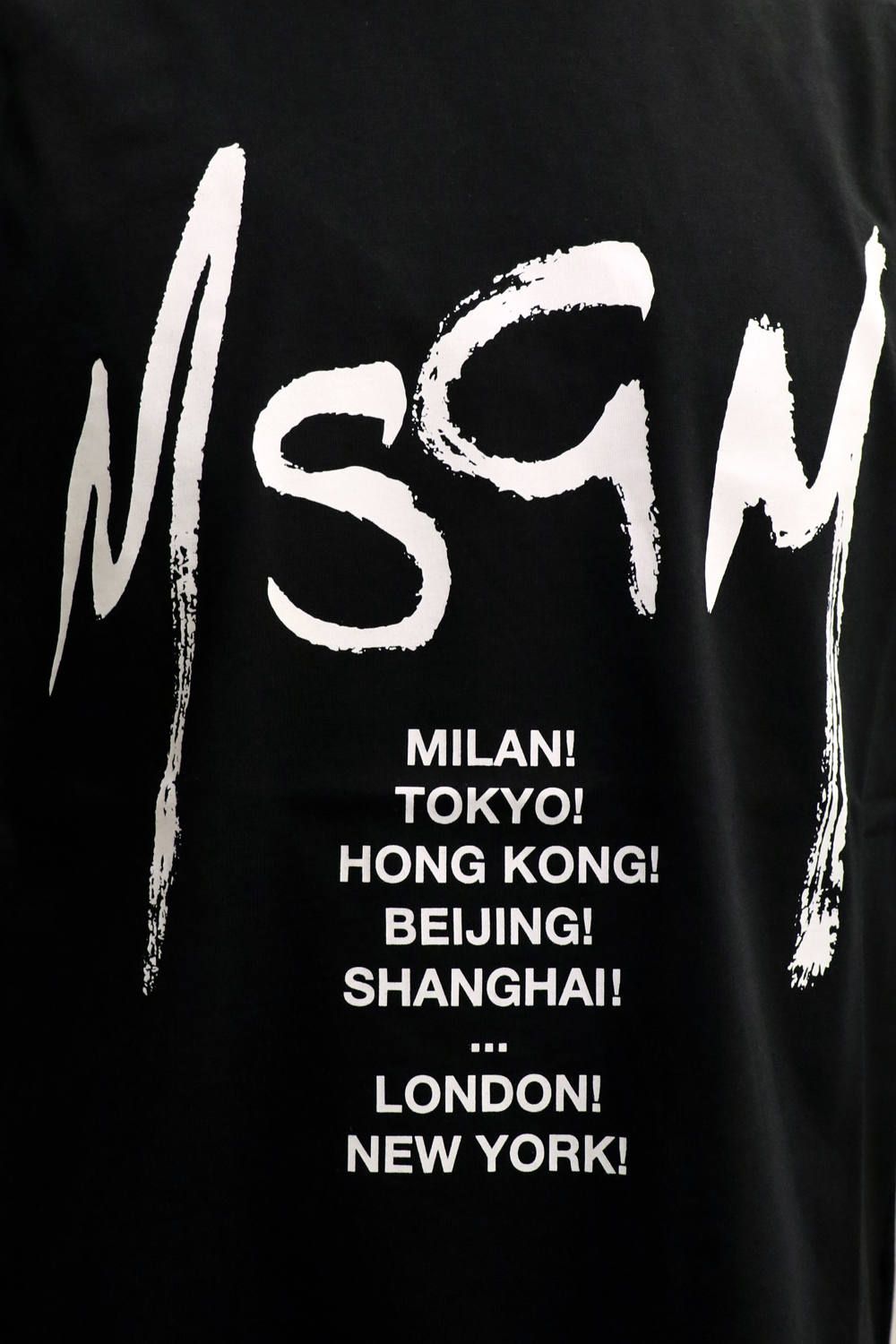 T-SHIRT WITH GRAFFITI LOGO